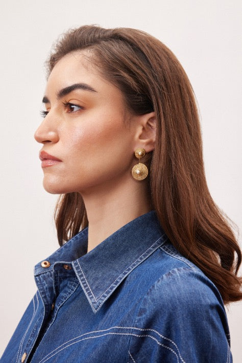 Golden Grandeur Textured Disc & Pearl Earrings