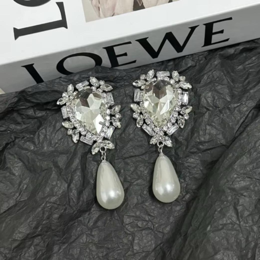 Luxurious Crystal & Pearl Dangle Earrings.