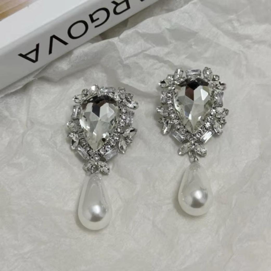 Luxurious Crystal & Pearl Dangle Earrings.