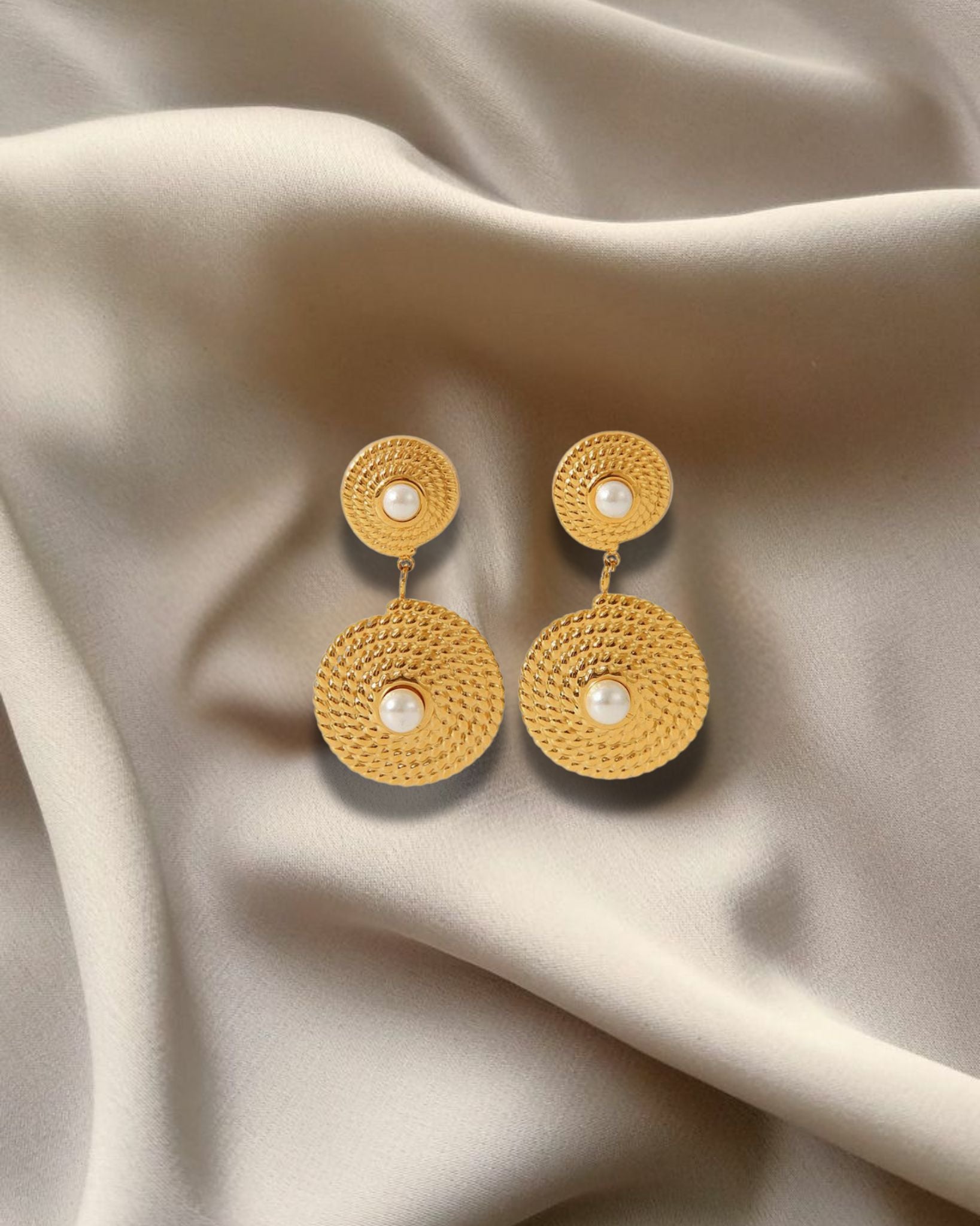 Golden Grandeur Textured Disc & Pearl Earrings